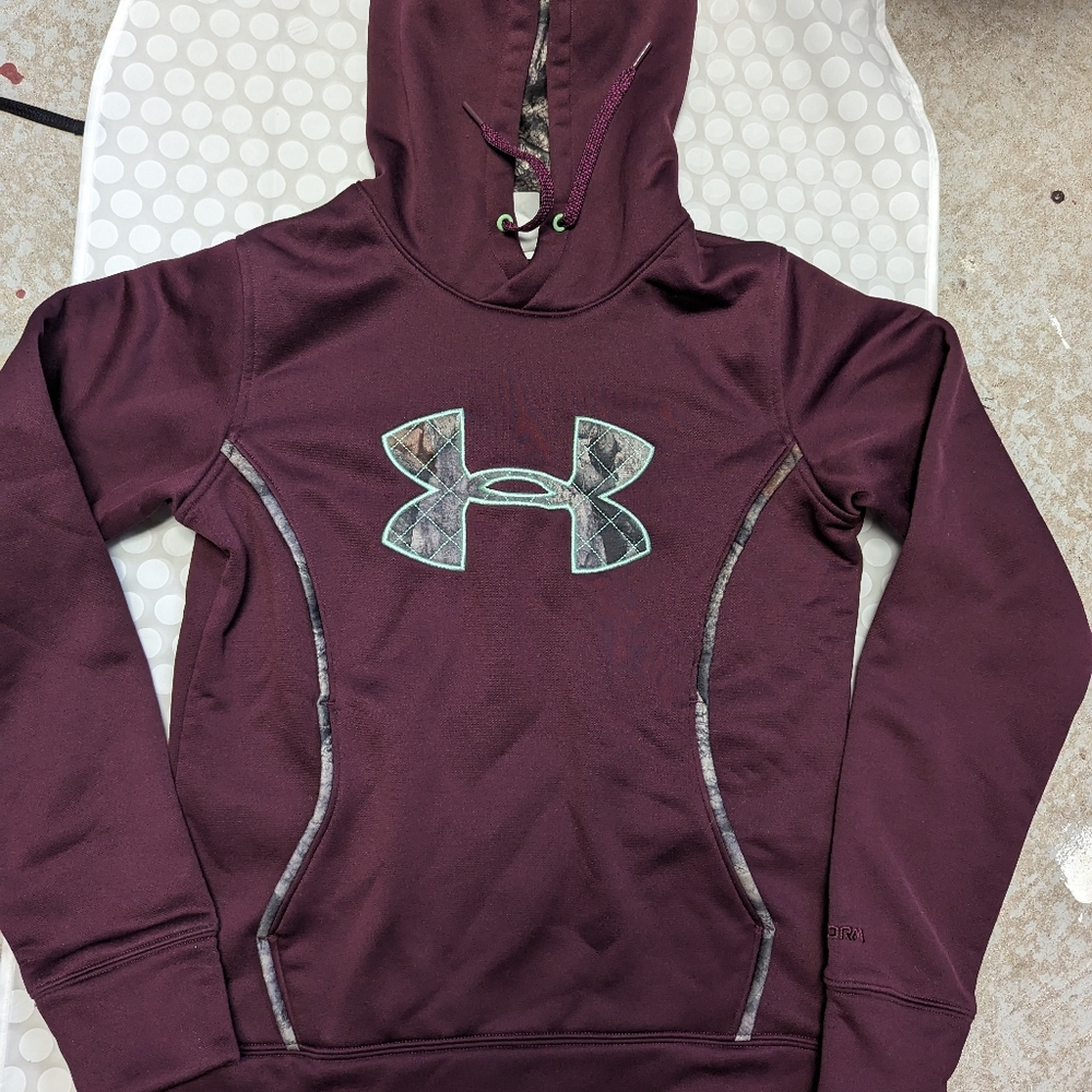 Burgundy under Armour camo hoodie